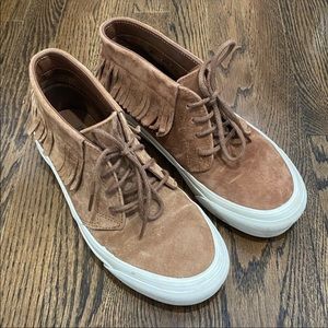 Women’s 7.5 men’s 6 high top vans